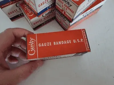 Foto de medicamentos e bandagens para Isabely